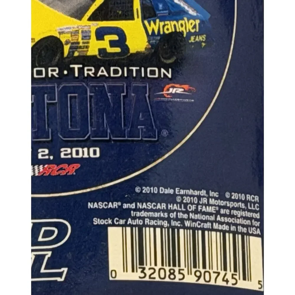 Lot Of 4 Dale Earnhardt Sr 2001 Magnetic Racers Nascar 2001 Keychain 2 Stickers